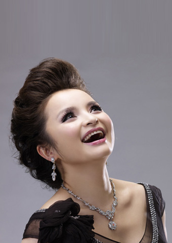 The Nightingale from the East – Wu Bixia & HKCO