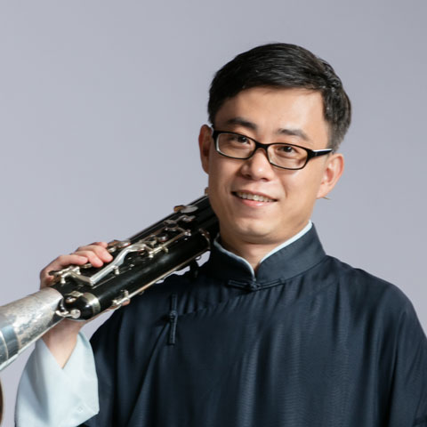 自幼师从著名唢呐大师王高林,毕业於中央音乐学院,师从唢呐演奏家