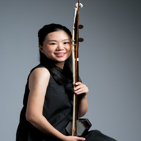 2001 年考入中国音乐学院附中,先后师从何楚荣老师和赵戈老师.